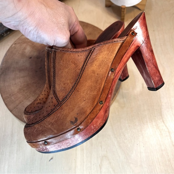 Capeto | Vintage 70’s Wooden Heeled Leather Mules in Brown Size 9 - Picture 12 of 13